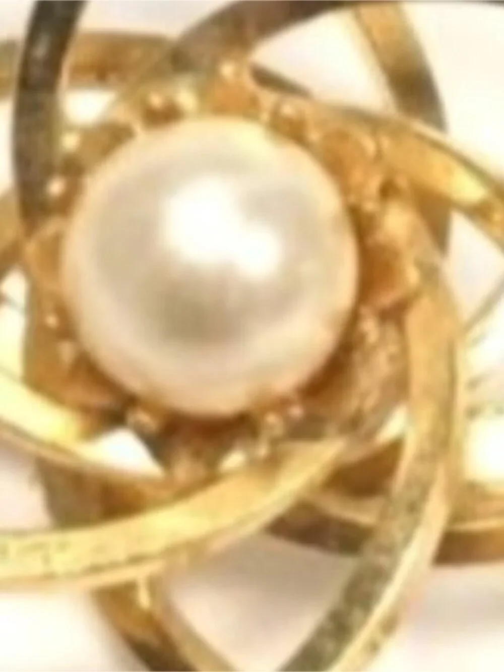 Vintage‎ gold tone faux white pearl overlapping circles Flower shape brooch